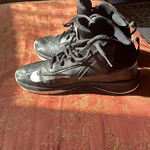 Nike team hustle D7 used high top black sneakers - Picture 6 of 9